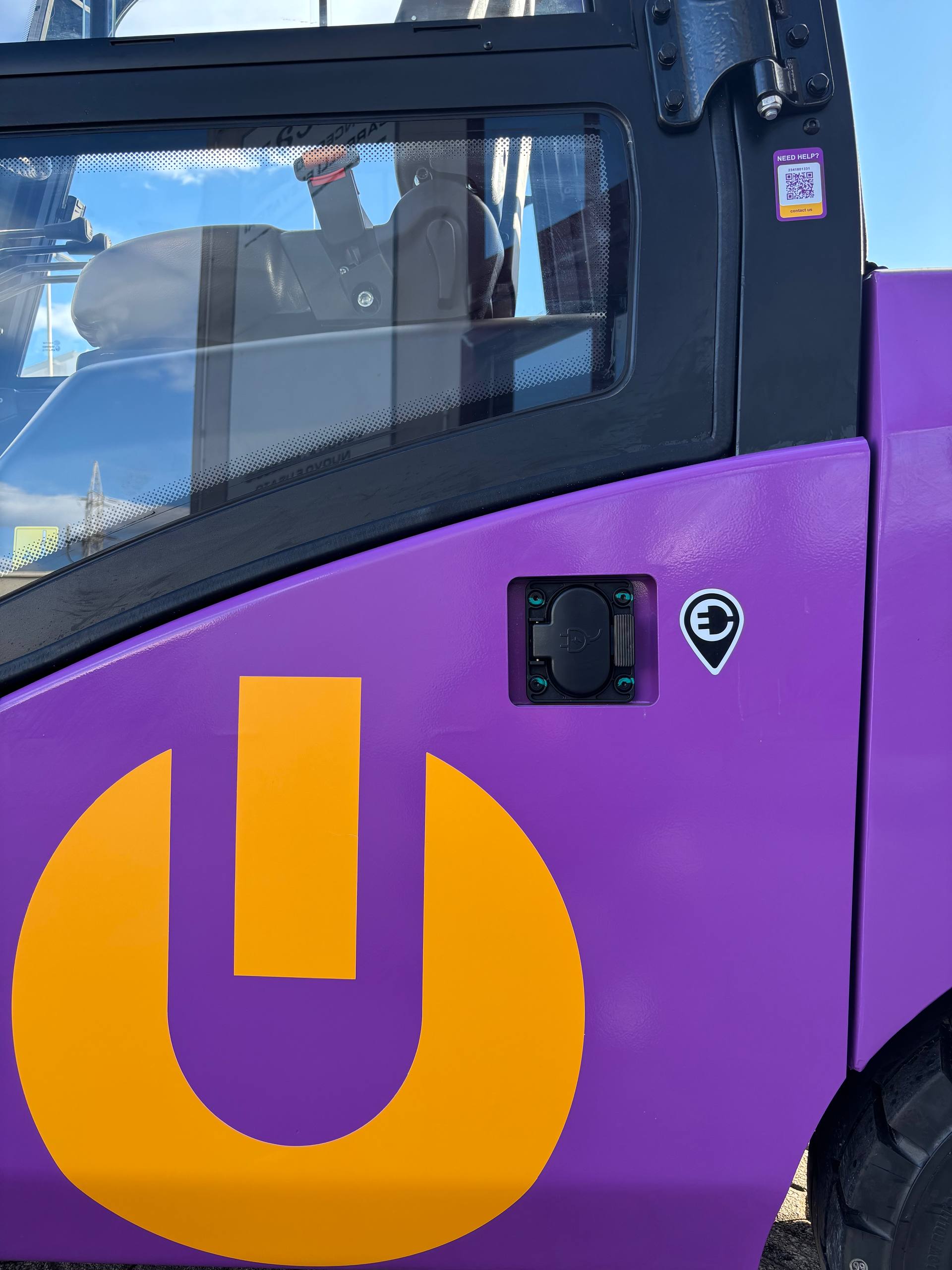 carrello elevatore elettrico Anton caricatore dettaglio batteria