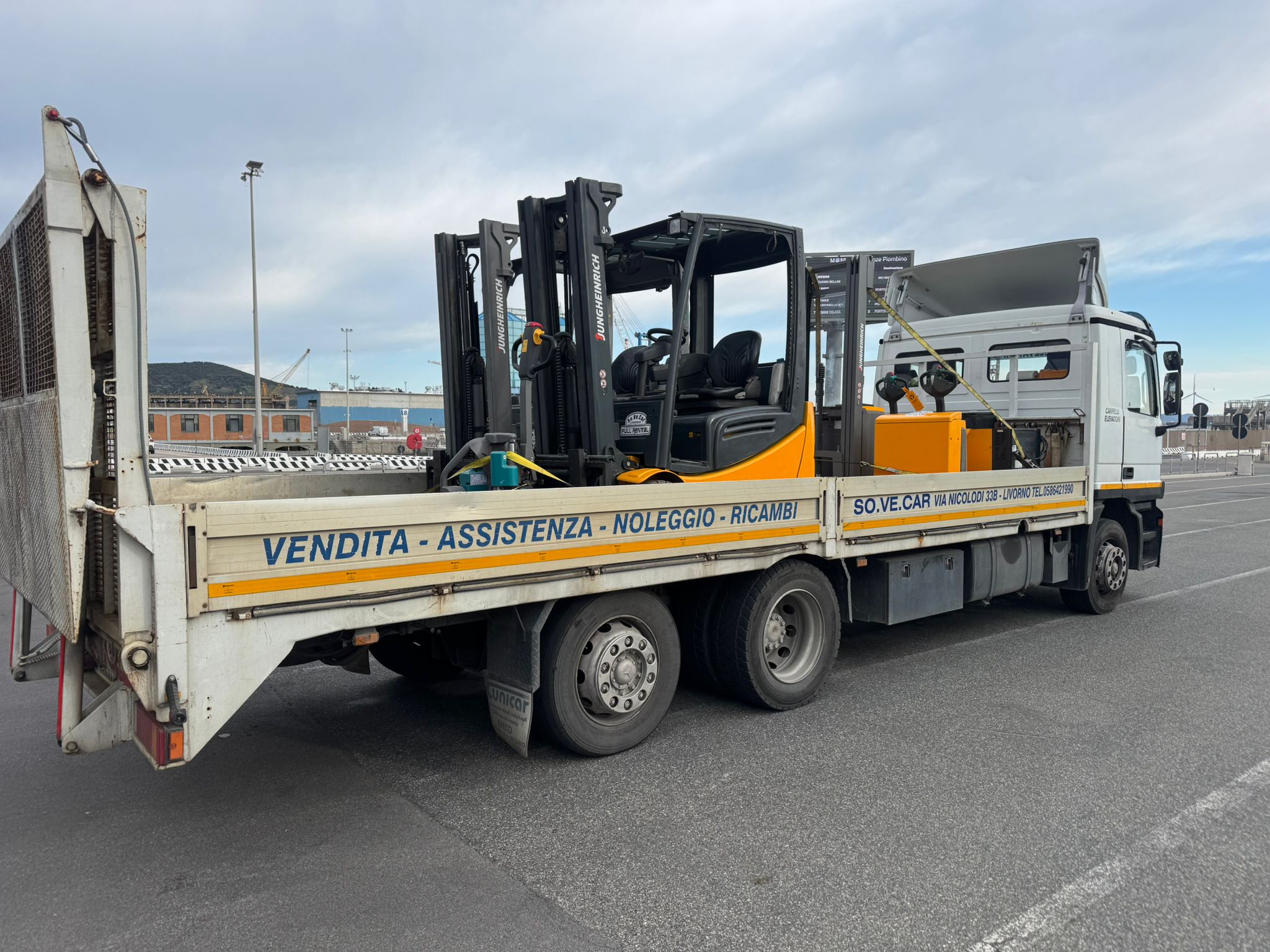 trasporto carrelli elevatori So.Ve.car srl da Livorno verso Isola d'Elba