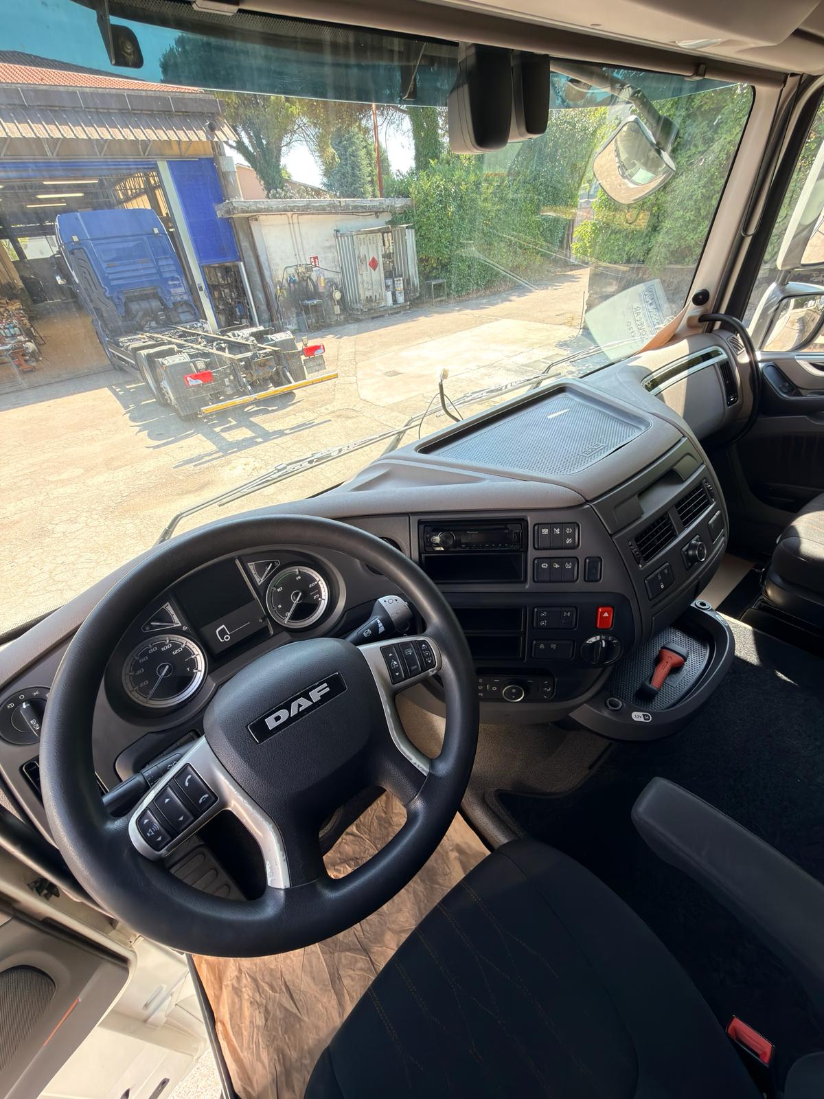 Nuovo autocarro DAF XF So.Ve.car