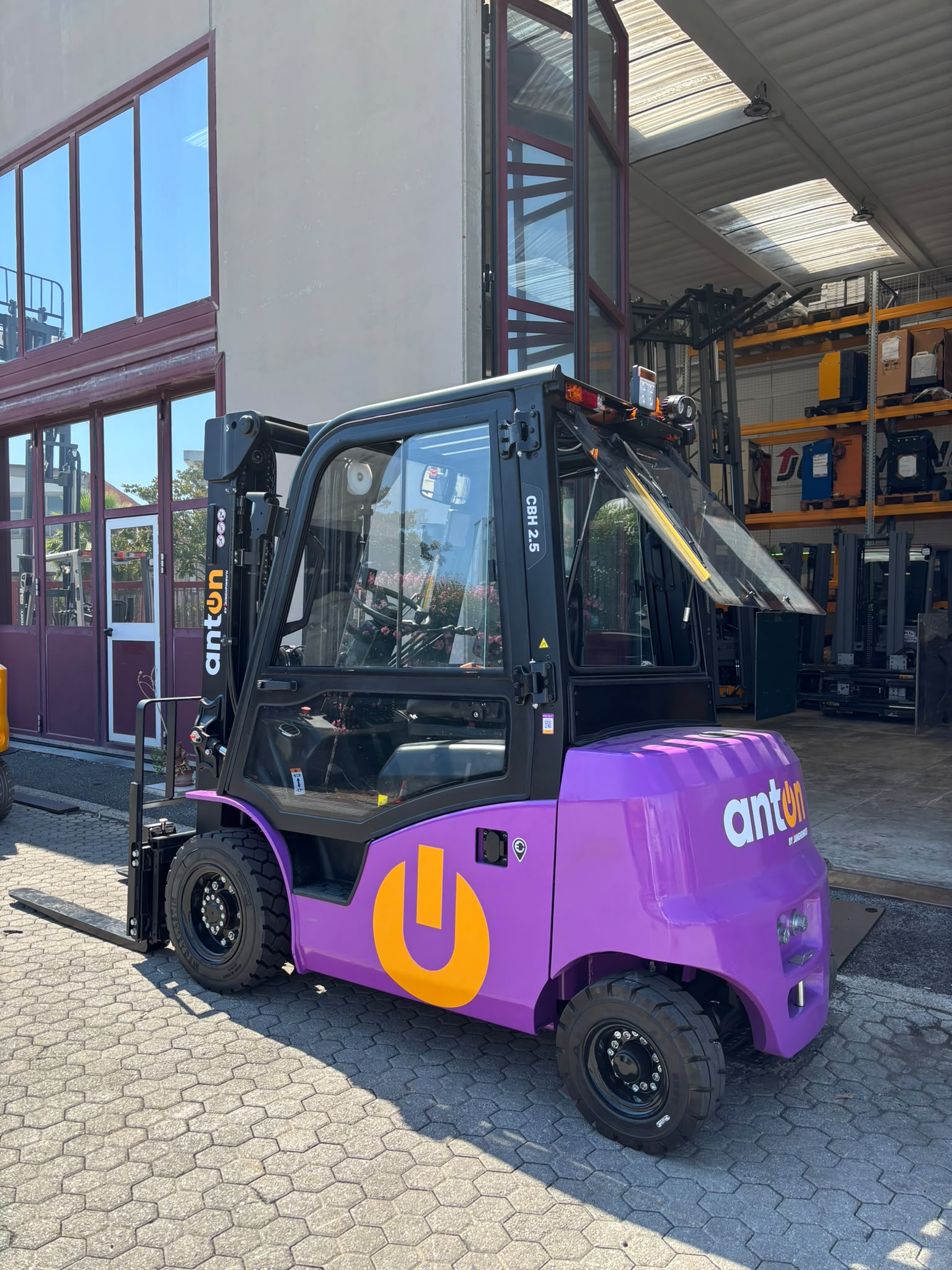 Carrello elevatore AntOn by Jungheinrich litio