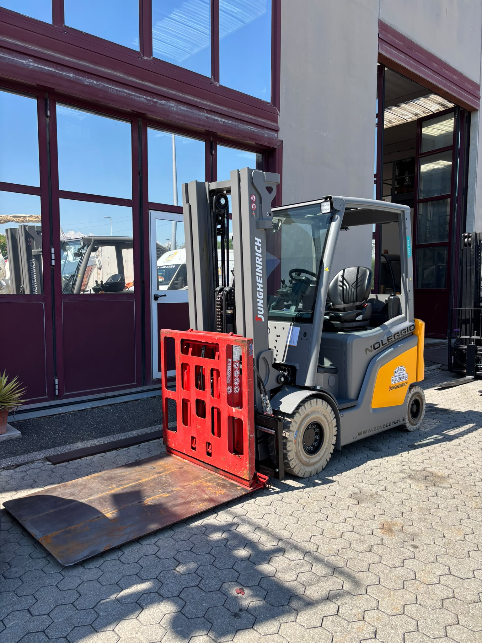 Carrello elevatore elettrico Jungheinrich So.Ve.car