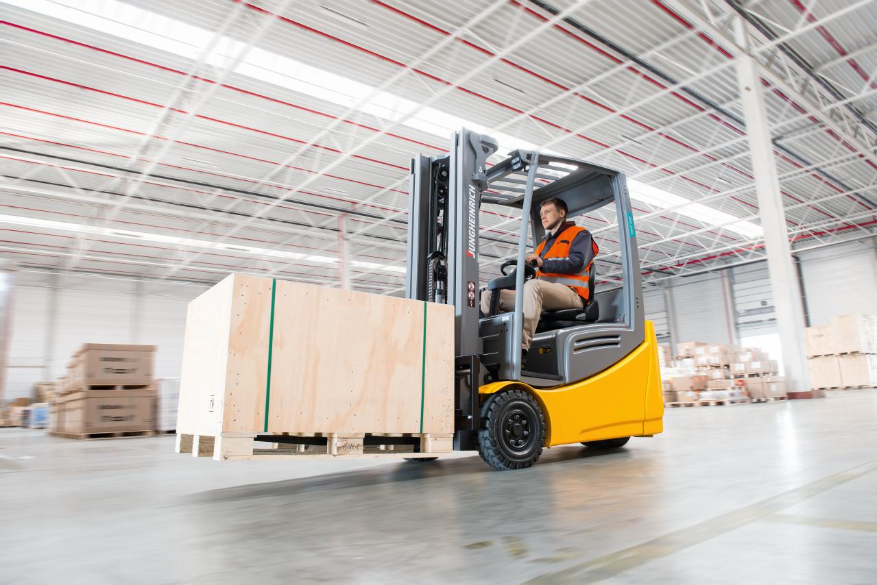 Carrello elevatore Jungheinrich in magazzino